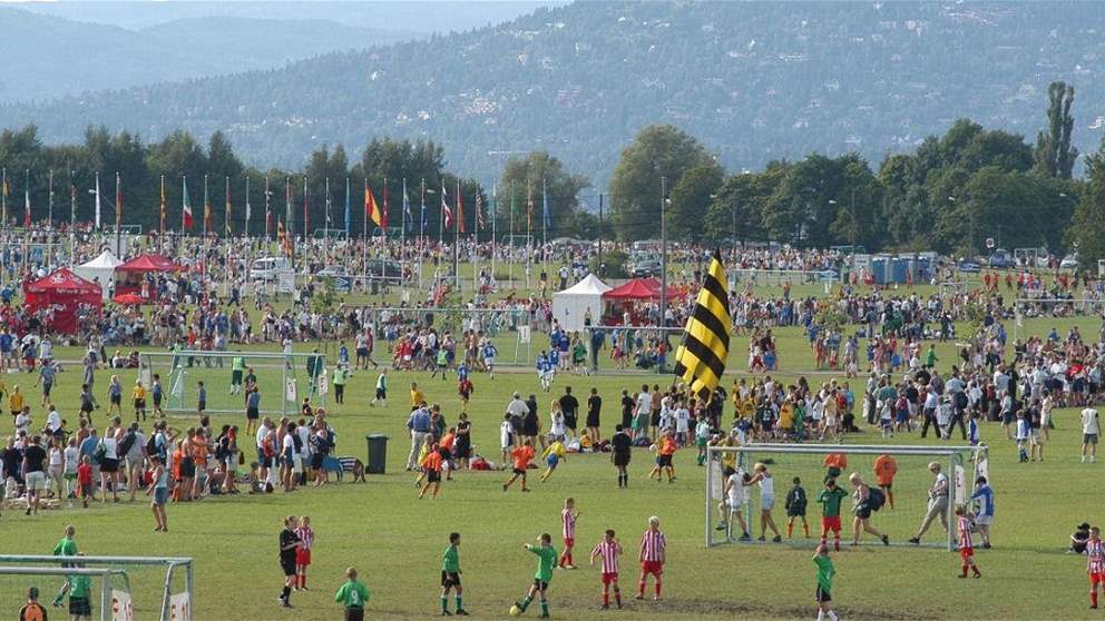 القبض على مشجع إسباني بعد اعتدائه على حكم 