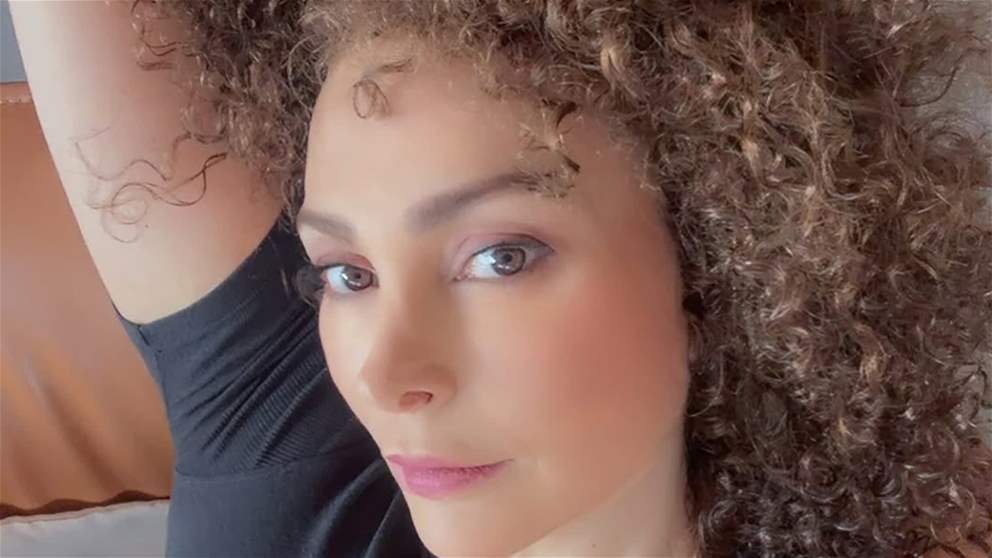 امل حجازي بإطلالة جديدة بعد خلعها الحجاب 