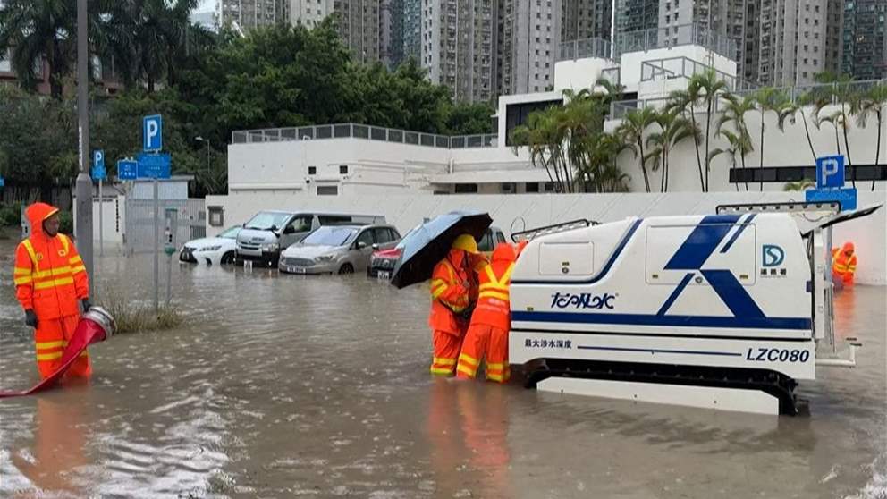 المياه تغمر شوارع هونغ كونغ