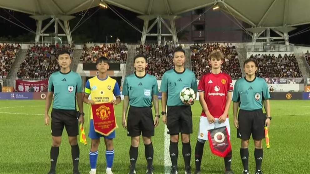 نجل أسطورة مانشستر يونايتد يحمل شارة قيادة فريق تحت 16 عاما 