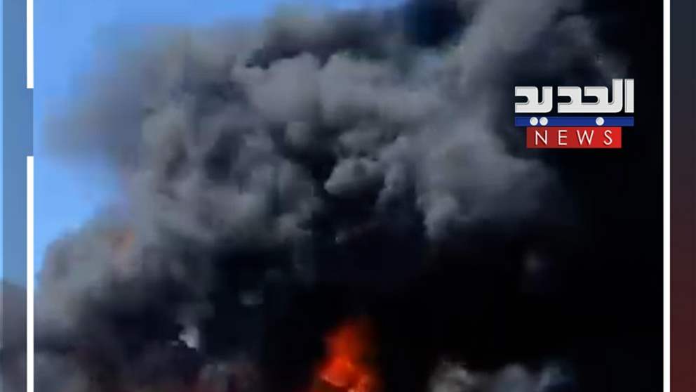 مجهولون يشعلون الإطارات! (فيديو)