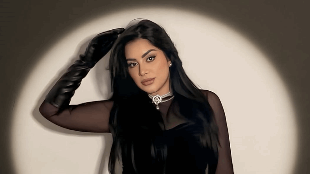 الفنانة السورية سارة فرح تعلن اعتزالها الفن نهائيا بعد مرض والدتها 