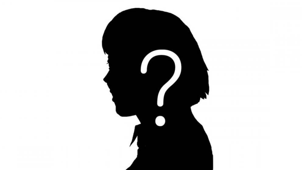 ممثلة شهيرة على اجهزة الاوكسجين في المستشفى 