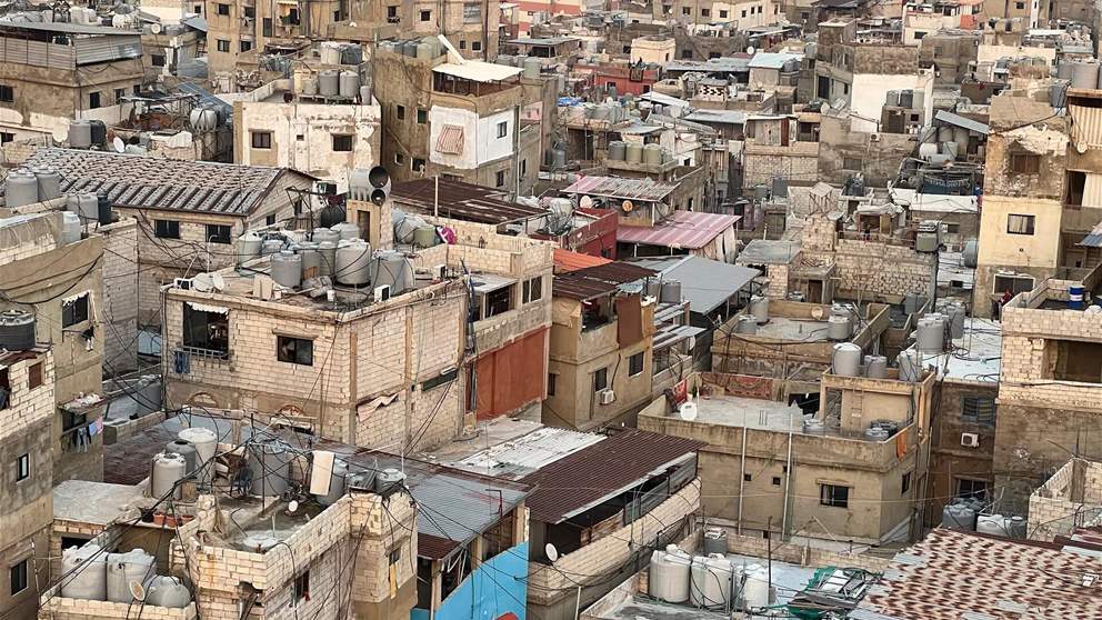 سلاح على الهواء مباشرةً.. مراسلة الجديد تنقل المشهد من مخيم برج البراجنة