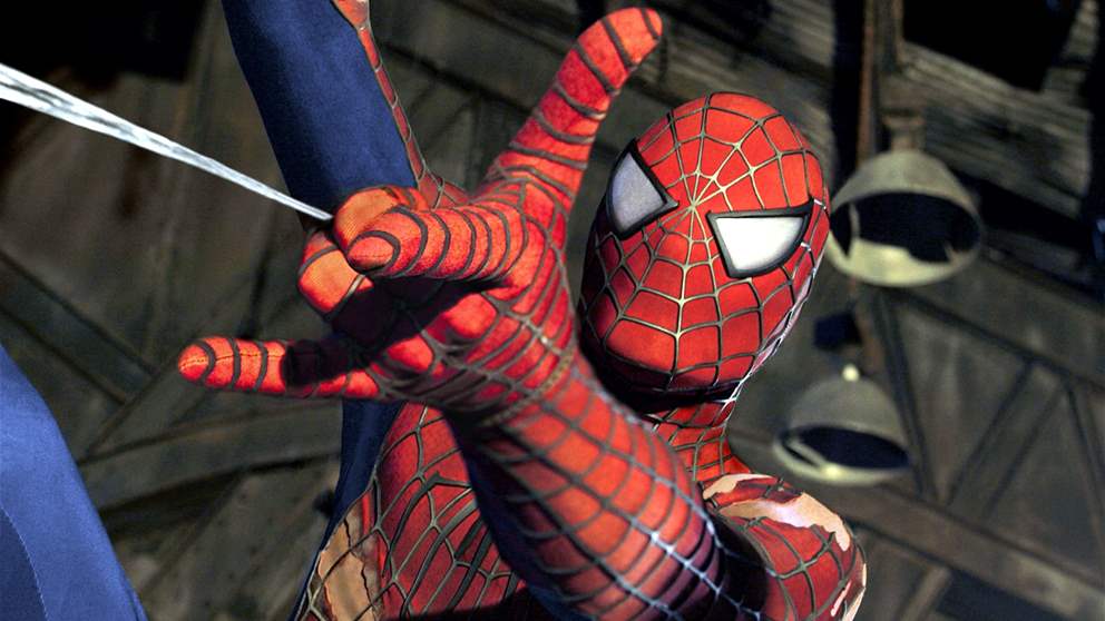 بالفيديو: "سبايدر مان" يُنقذ الشارع! 