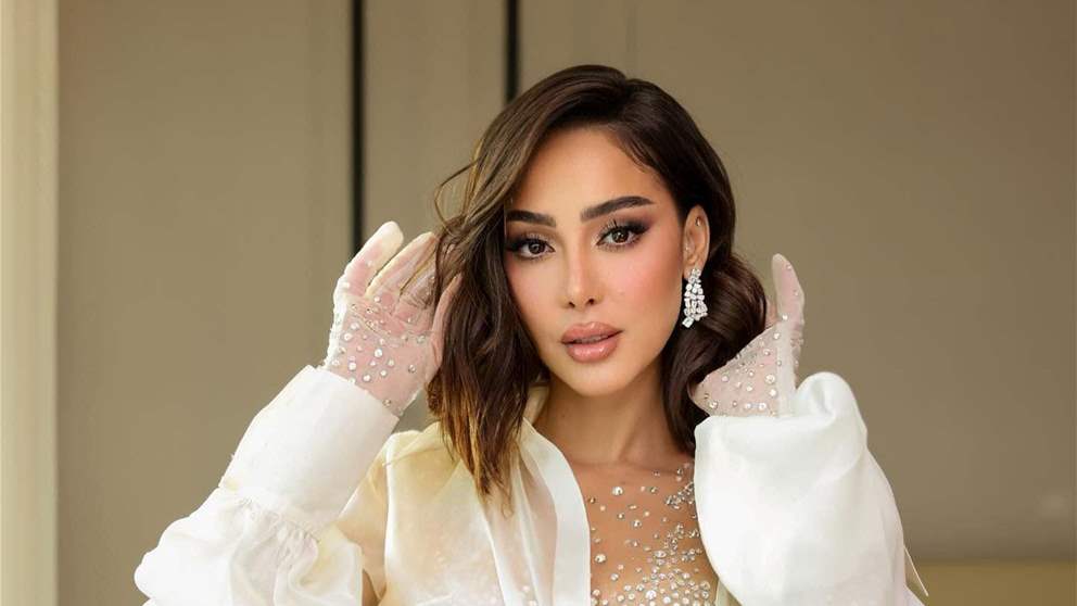 غناء بسمة بوسيل امام جامع! جدل كبير ووالدتها تخرج عن صمتها 