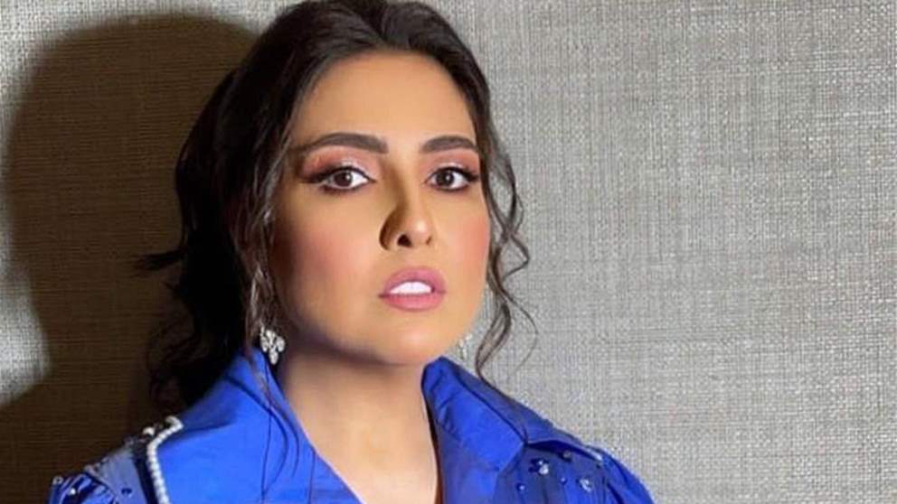 مي كساب توجه رسالة دعم لكريم محمود عبد العزيز وزوجته بعد ظهورهما في الساحل الشمالي