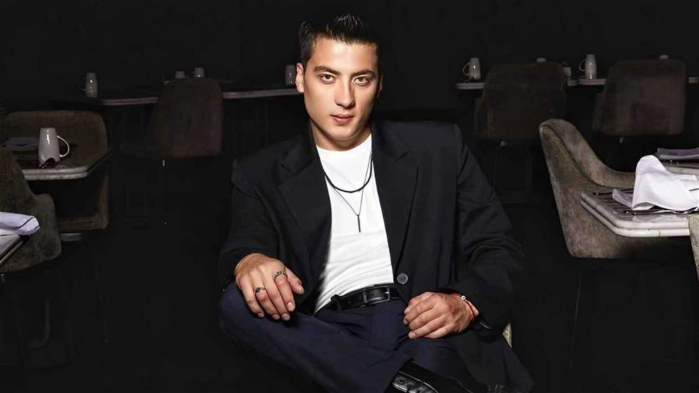 وفاة والد النجم التركي أتاكان أوزكايا إثر أزمة قلبية مفاجئة