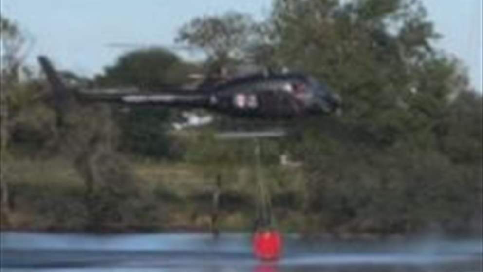 لحظة تحطم مروحية في بركة مياه