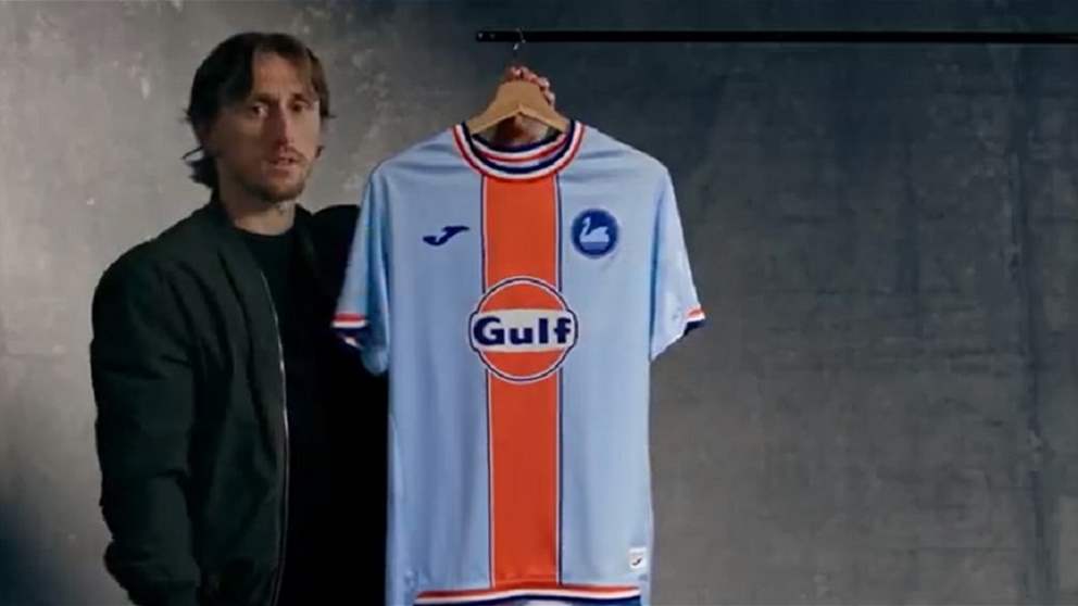 فيديو - لوكا مودريتش يظهر مع سوانزي سيتي 