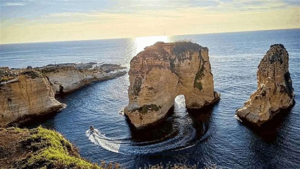 "سقط من صخرة الروشة".. انتشال جثة! 