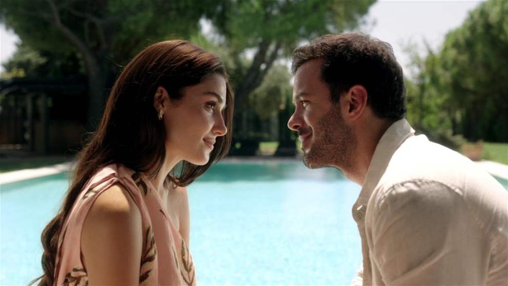 لقطات رومانسية لـ باريش اردوتش و هاندا ارتشيل تتصدر بعد انفصالها عن خطيبها 