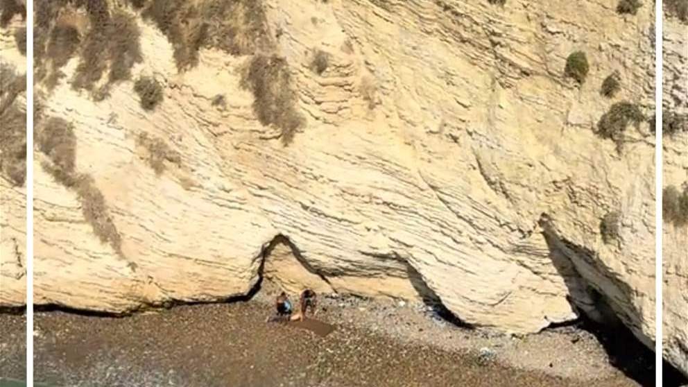 لحظة انتشال جثة شخص عند صخرة الروشة