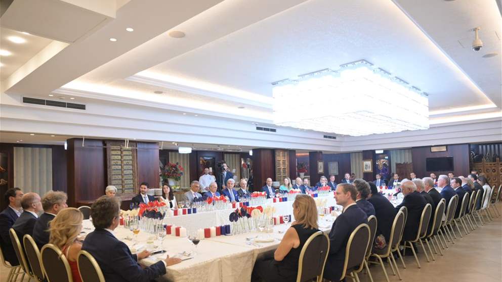 بالصورة: إجتماع وعشاء.. وبارّاك على الطاولة! 