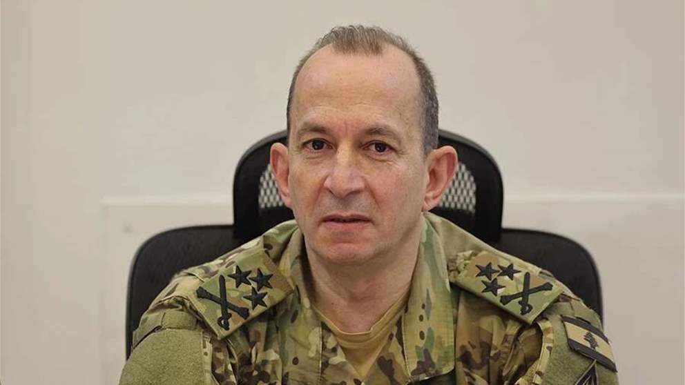 قائد الجيش "يهدد" بالإستقالة (الأخبار)