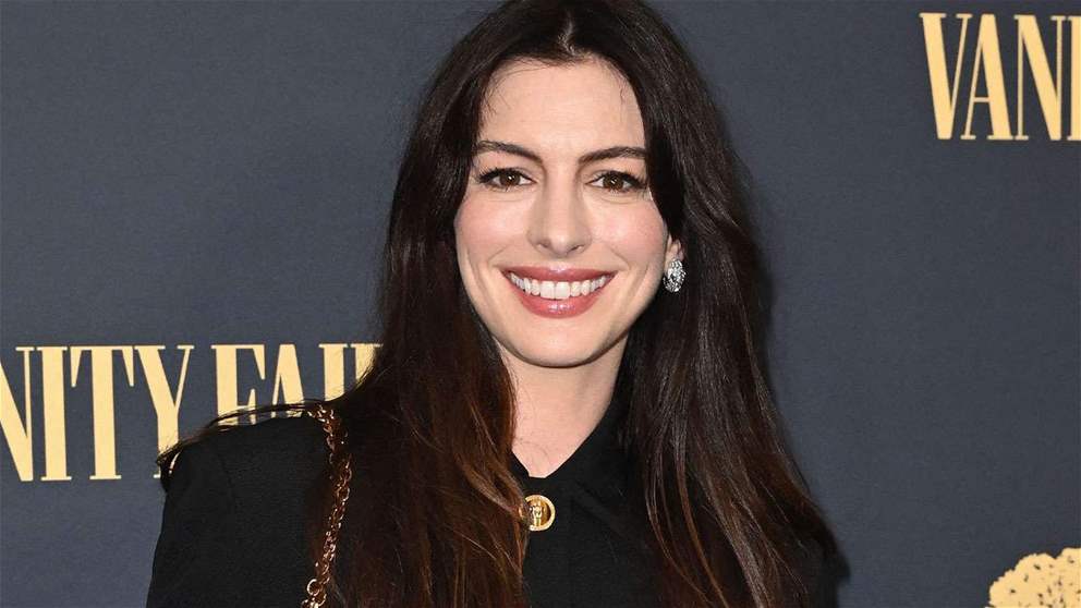 آن هاثاواي تسقط أثناء التصوير.. وتعليقها يشعل السوشال ميديا