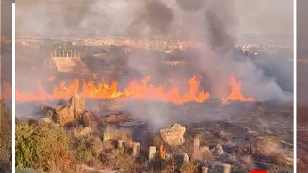 آثار صور تحاصرها النيران