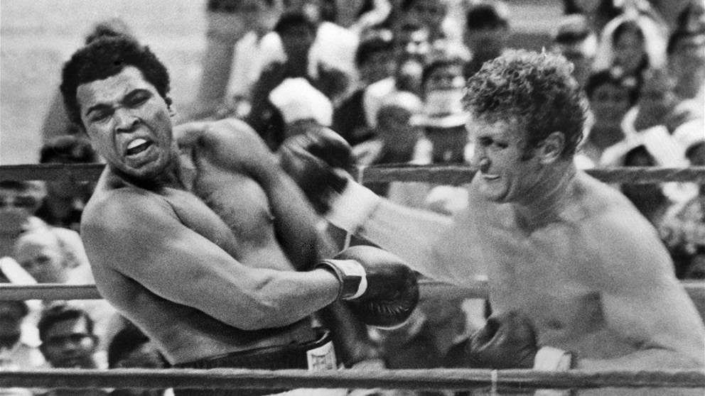 وفاة أسطورة الوزن الثقيل الذي واجه محمد علي كلاي وجو فريزر