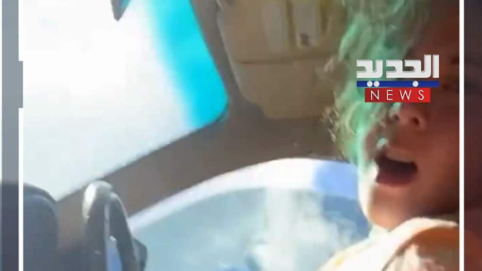 على وقع أغنية.. إنقلبت سيارتها! (فيديو)