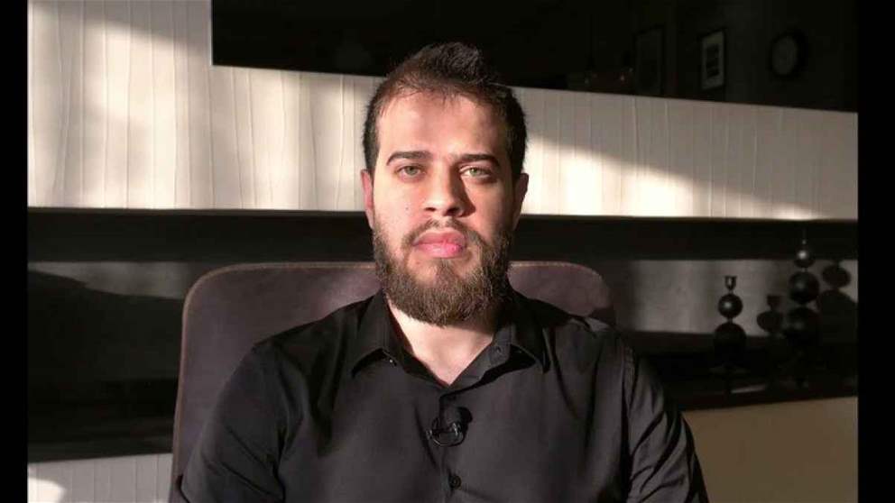 أدهم نابلسي يؤدي صلاتي المغرب والعشاء وسط تفاعل واسع