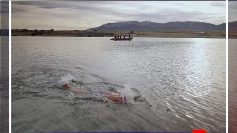 "حورية البحر الجليدي" تسعى لكسر الرقم القياسي (فيديو)