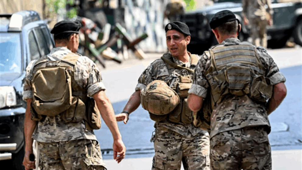 الجيش يوقف مهرّبين ويضبط معدات لتصنيع المخدرات (صور) 