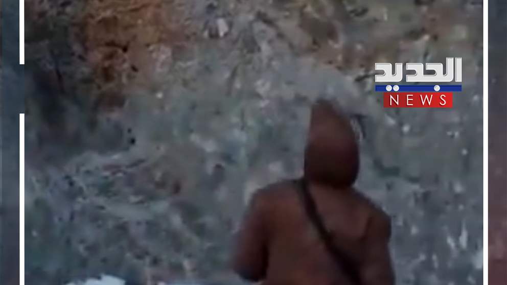 باب عملاق غامض يثير الجدل (فيديو) 