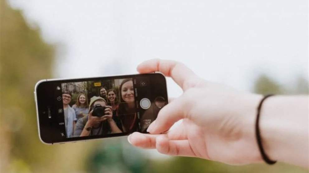 سقطت عن ارتفاع 90 متراً.. والسبب "صورة"