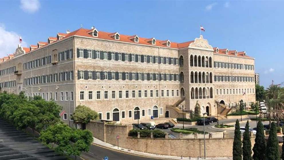 وزير الإعلام بول مرقص يتلو مقررات مجلس الوزراء