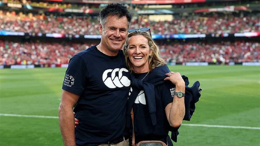 أحاديث والديه الجنسية تسبب أزمة لنجم الركبي