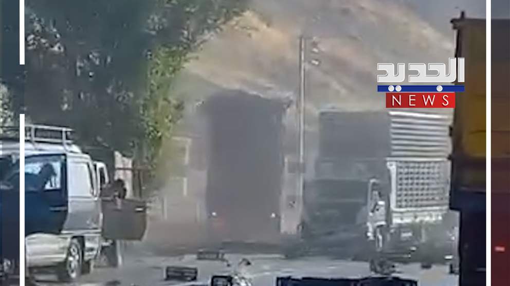 بعد فقدان السيطرة عليها.. شاحنة تصطدم بأخريات (فيديو) 