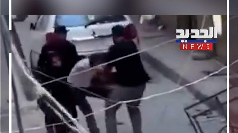 على طريقة أفلام السينما.. توقيف مسلح في حلب (فيديو)