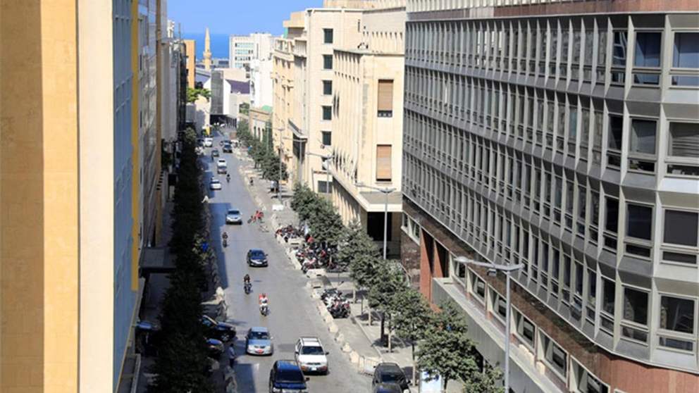 قوى الأمن الداخلي تقفل شارع المصارف