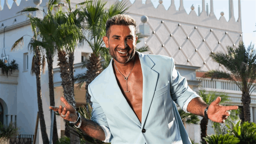 أحمد سعد عن ملابسه الغريبة: "أضحك على نفسي"