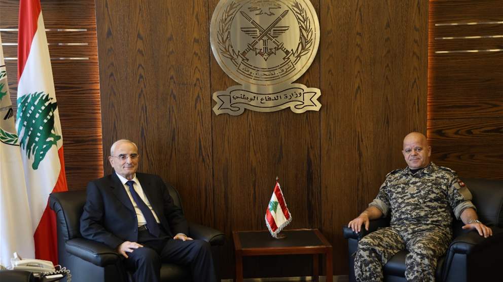 وزير الدفاع يشيد بدور أمن الدولة ويؤكد على تعزيز التعاون الأمني