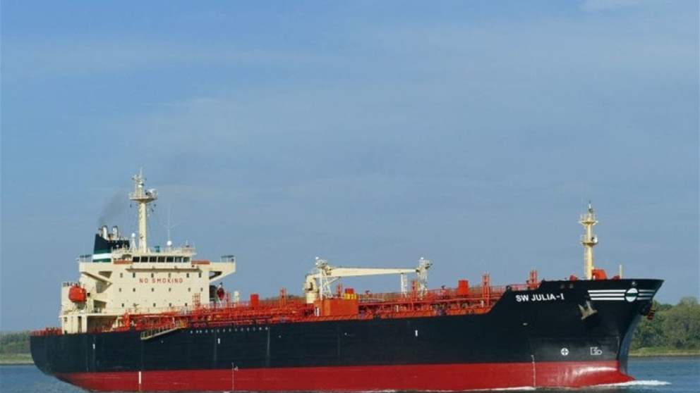 سفينة حاولت "الهروب".. والجيش يوضّح