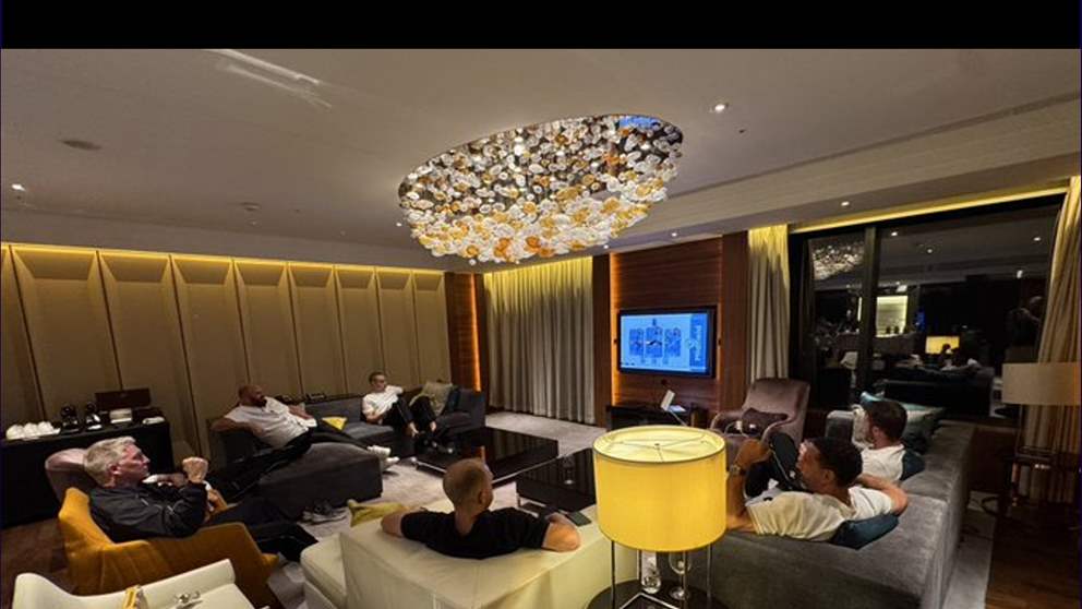 خمسة نجوم سابقين تابعوا هزيمة مانشستر يونايتد