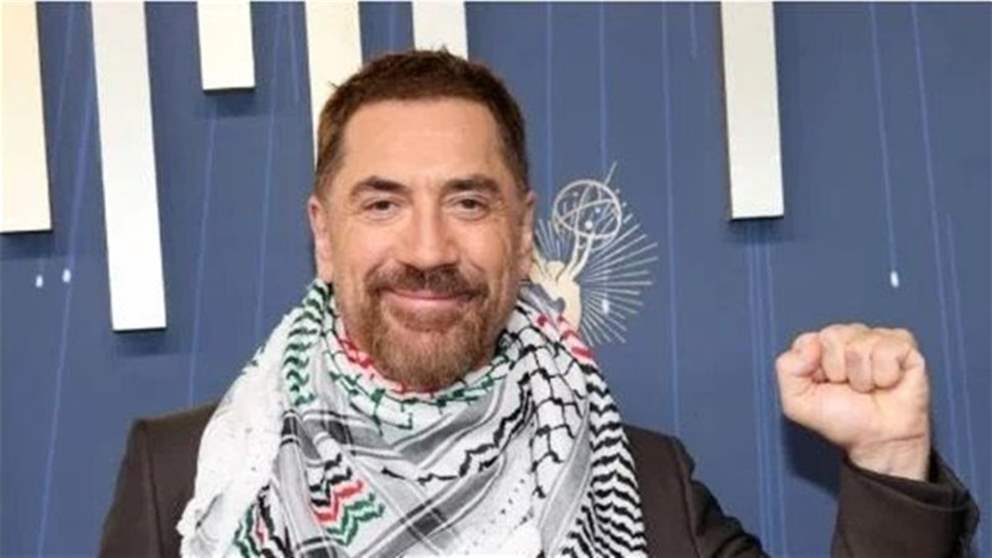 خافيير بارديم يطل بالكوفية الفلسطينية في حفل Emmy Awards 77