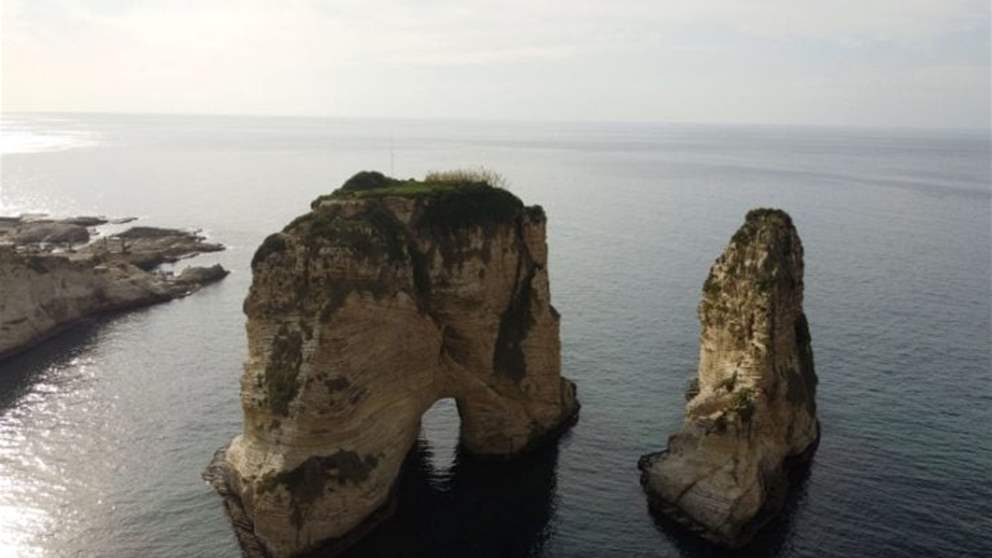 بعد قرار إضاءة صخرة الروشة بصور نصرالله وصفي الدين.. نائب يعلّق