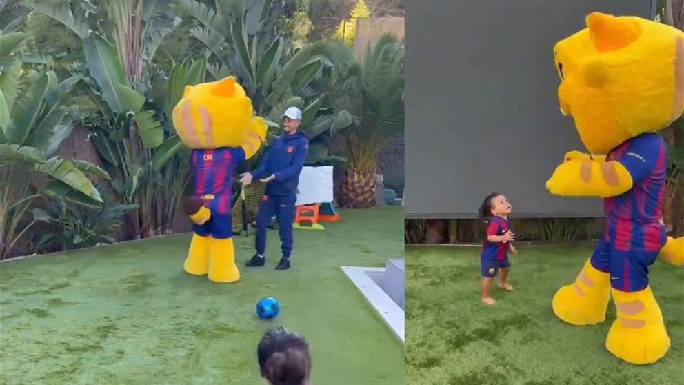 فيديو - برشلونة ارسل التميمة CAT إلى نجل رافينيا