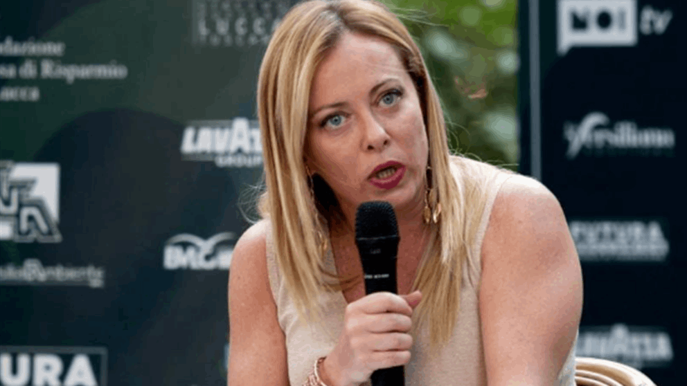 آخرهم الشرع.. ميلوني تحير العالم "بنظراتها"! (صور)