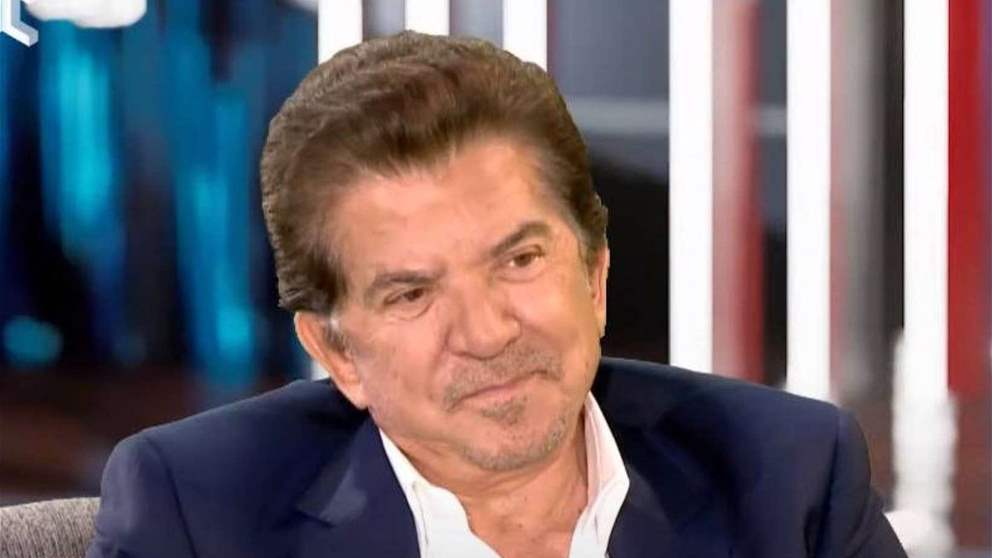 وليد توفيق بين الفرح والدموع في زفاف ابنته وتفاصيل عن الزفاف في مدريد 