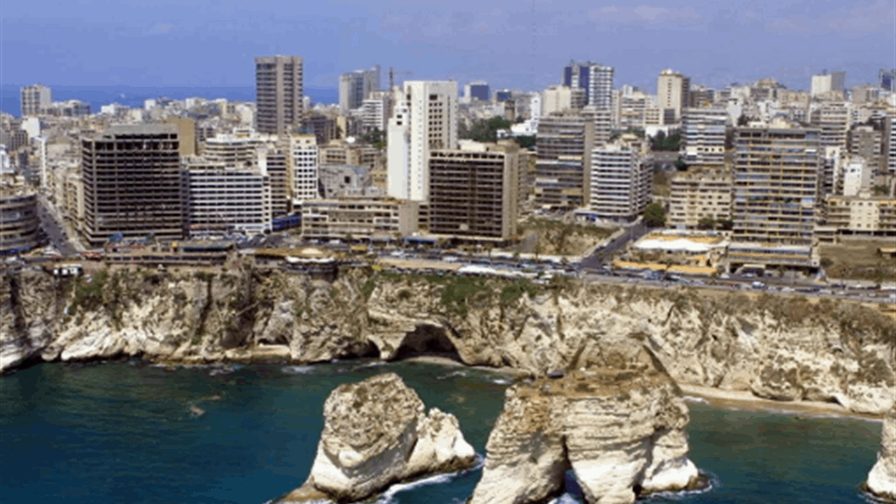 بالصورة - علم "حزب الله" على صخرة الروشة! 