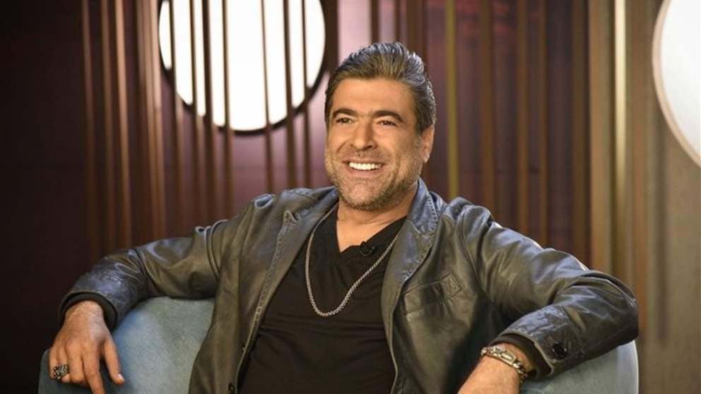 وائل كفوري يلفت الأنظار بموقف إنساني مع طفلة على المسرح