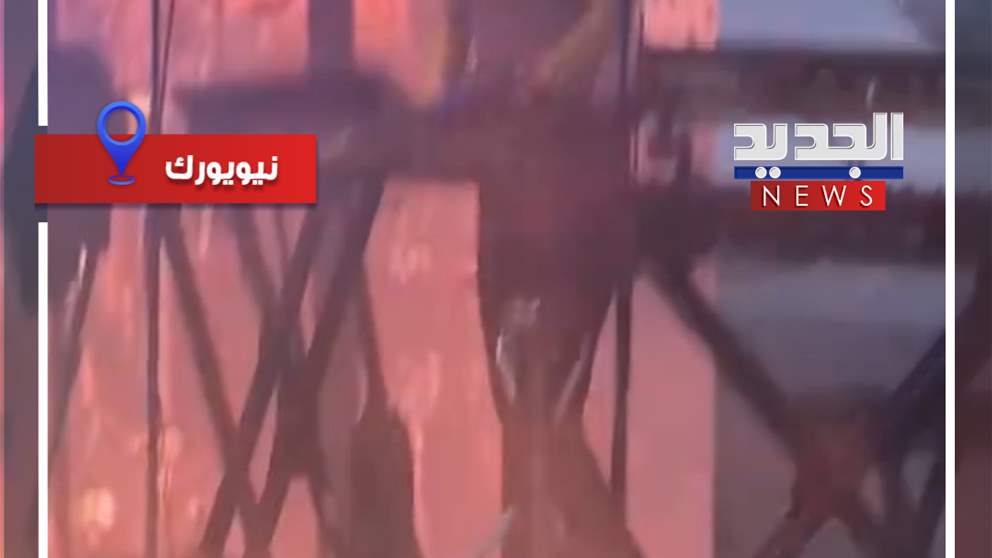 سقوط مفاجىء.. مغنية تفقد وعيها على المسرح (فيديو) 