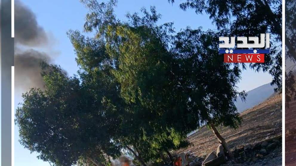 استهداف سيارة على طريق الخردلي (فيديو)