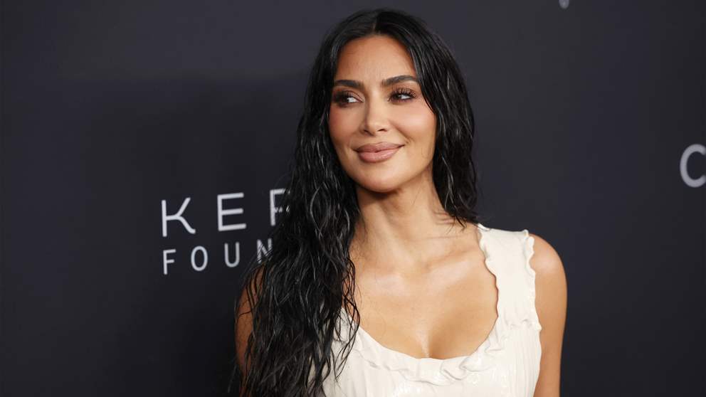 كيم كارداشيان تستذكر والدها بكلمات مؤثرة وصورة خيالية