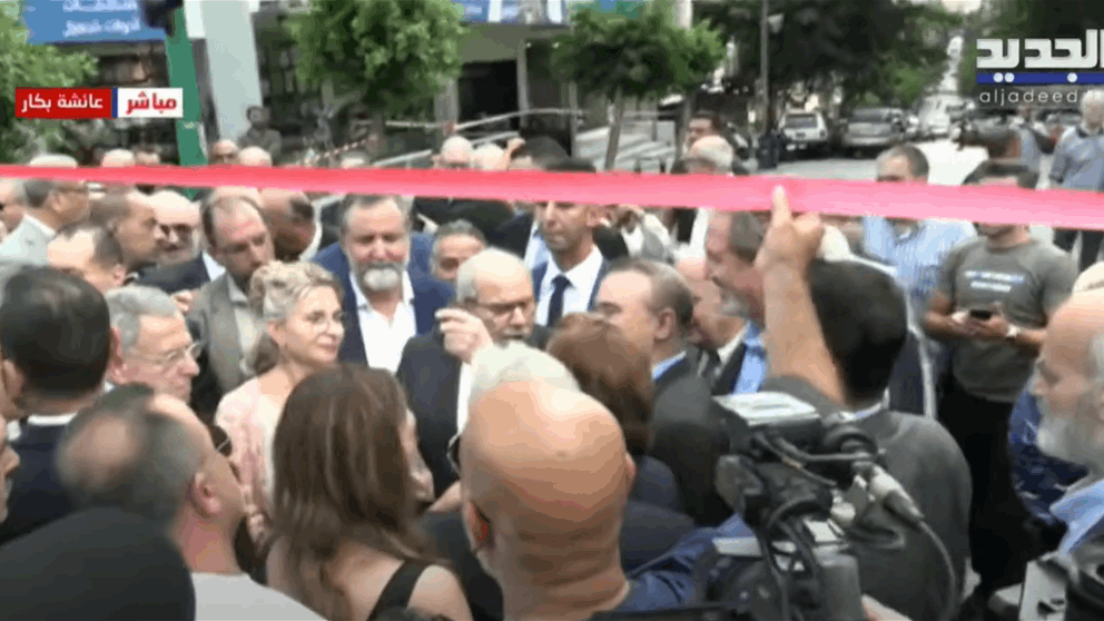 ازاحة الستار عن لوحة تدشين شارع باسم الرئيس سليم الحص