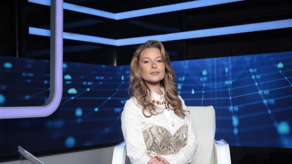  باميلا الكيك تقبل تحدي اسئلة الجمهور الجريئة وترد