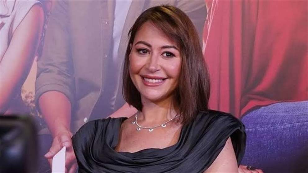 منة شلبي تتصدر الترند بعد صفعة مفاجئة لصديقها في العرض الخاص لـ "هيبتا"!